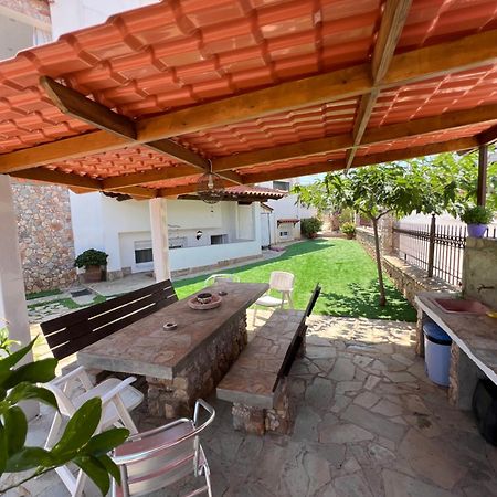 Apartment In Salamina With Garden & Sea View Selinia Экстерьер фото