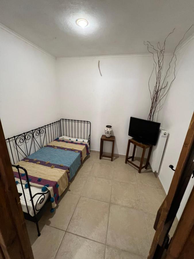 Apartment In Salamina With Garden & Sea View Selinia Экстерьер фото