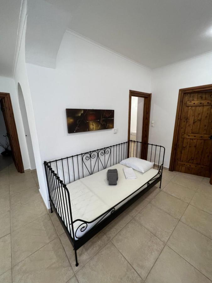 Apartment In Salamina With Garden & Sea View Selinia Экстерьер фото