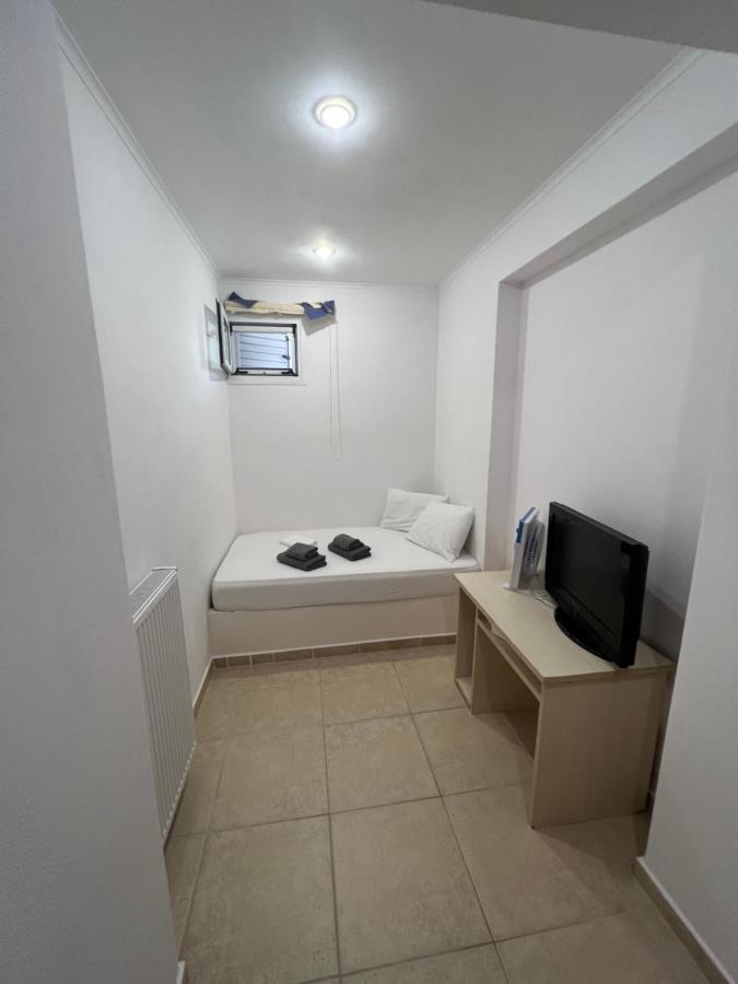 Apartment In Salamina With Garden & Sea View Selinia Экстерьер фото