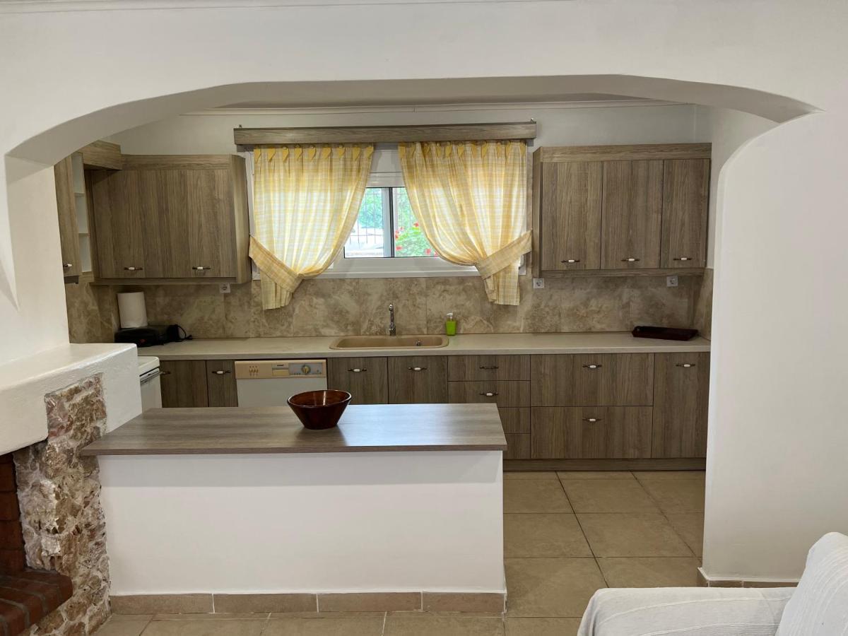 Apartment In Salamina With Garden & Sea View Selinia Экстерьер фото